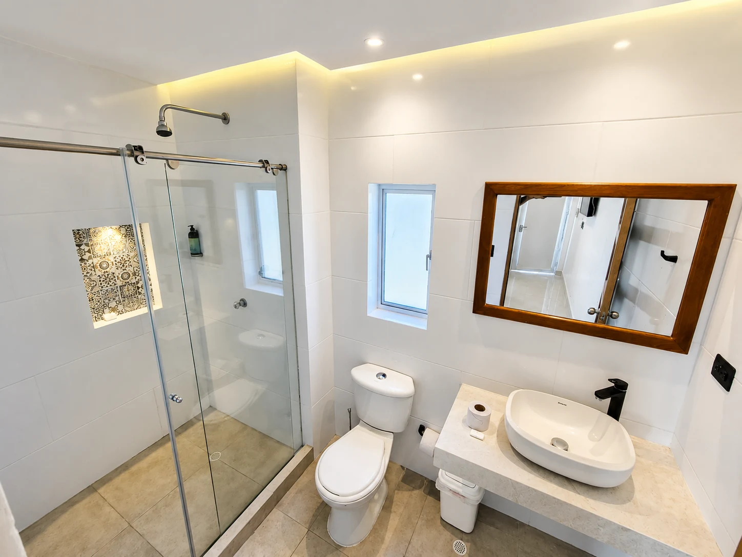 Baño Habitación Doble Estándar — Hotel Camino Palmero Coveñas