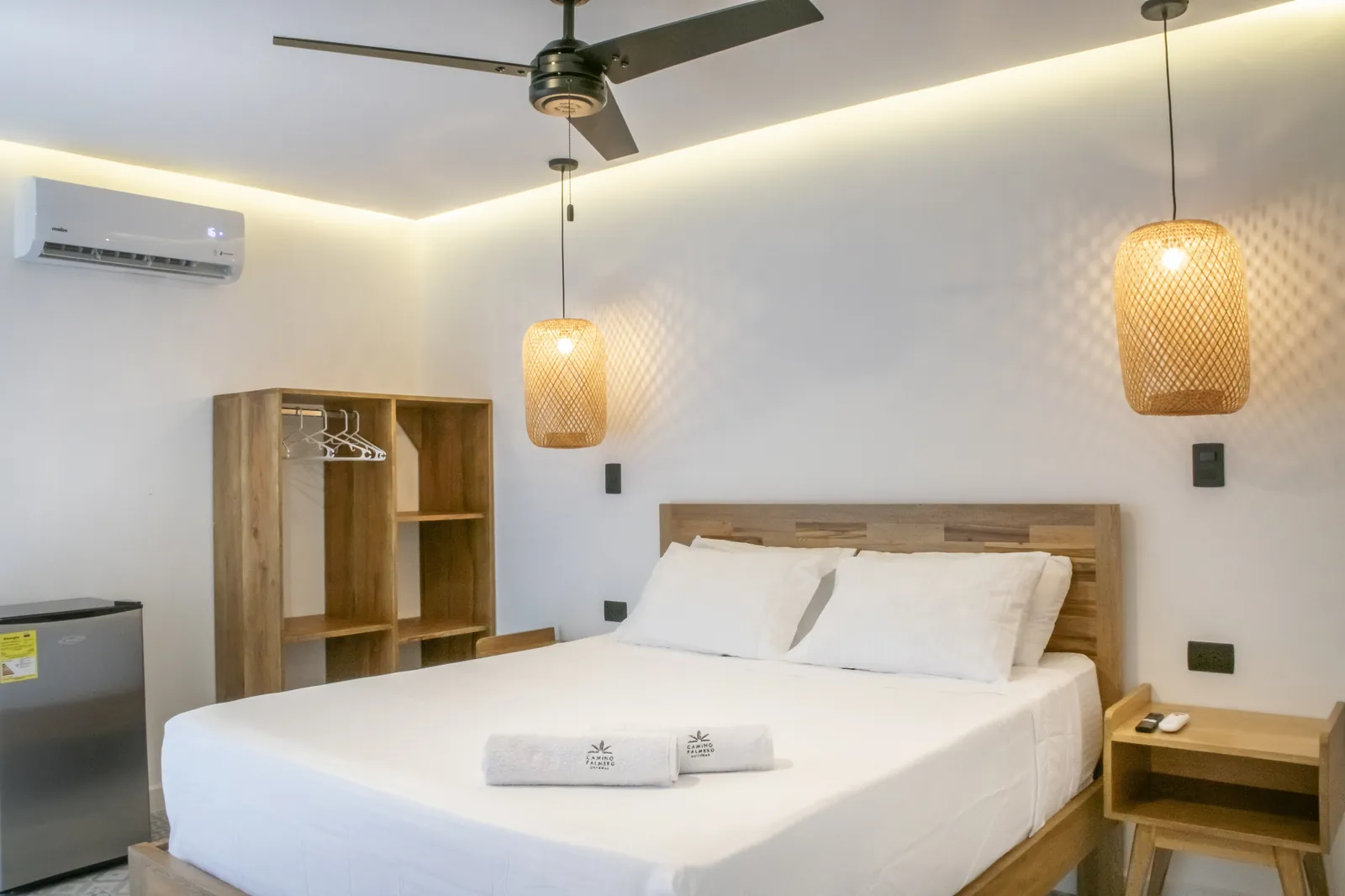 Habitación Doble Estándar con cama queen, aire acondicionado y ventilador de techo — Hotel Camino Palmero, Coveñas