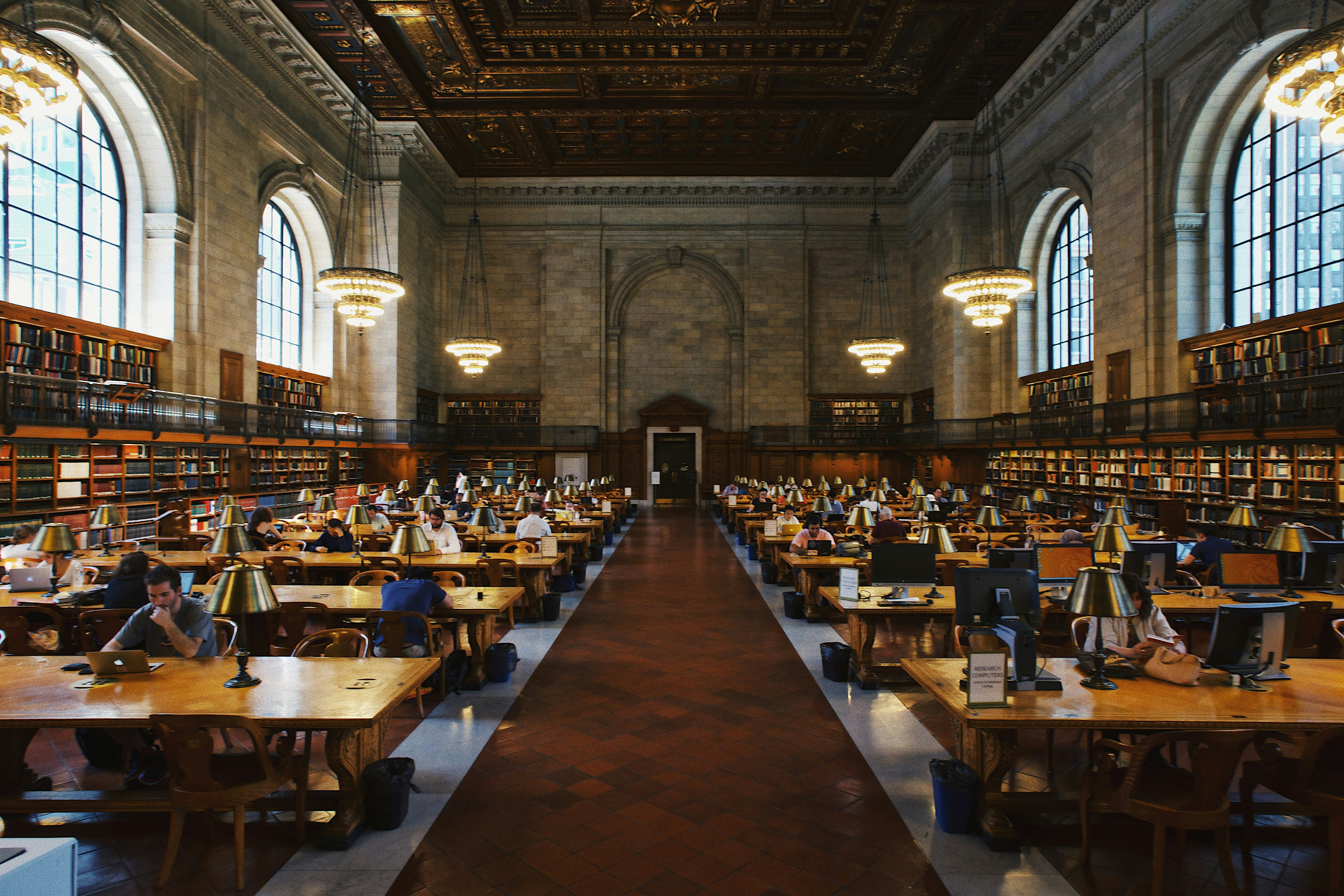 image of prospective students on campus tour