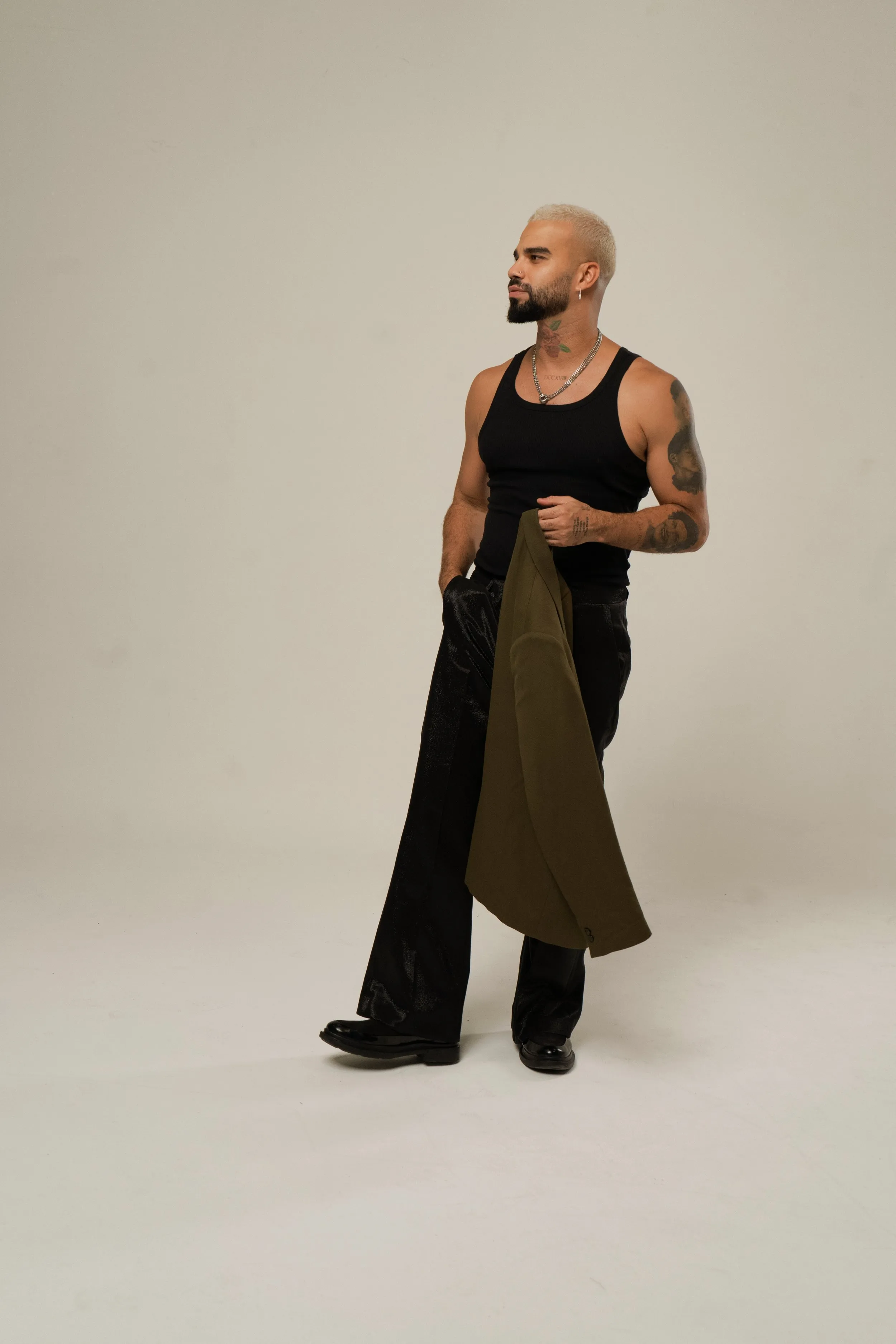 Kállay Saunders, singer-songwriter managed by GROOVE Media