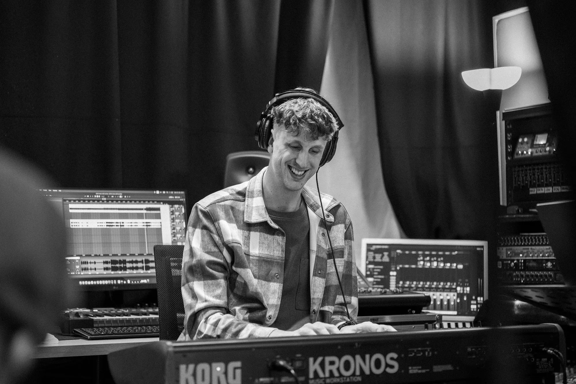 Pianist performing live, concert photography by GROOVE Media