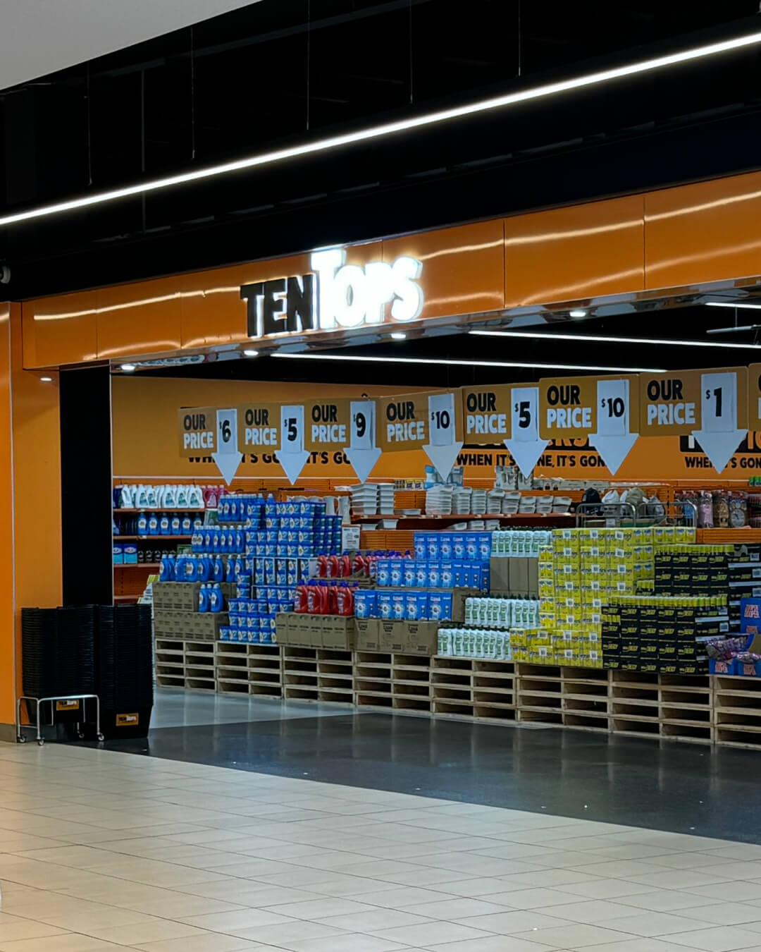 Custom signage and in-store communocation for retail space
