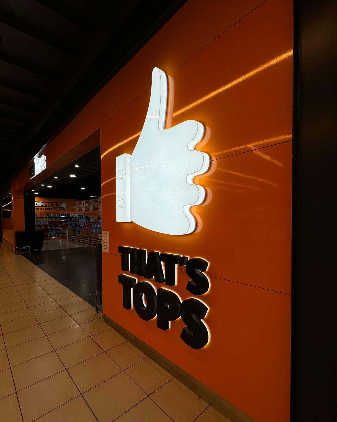Cutom large dimensional illuminated sign for retail space