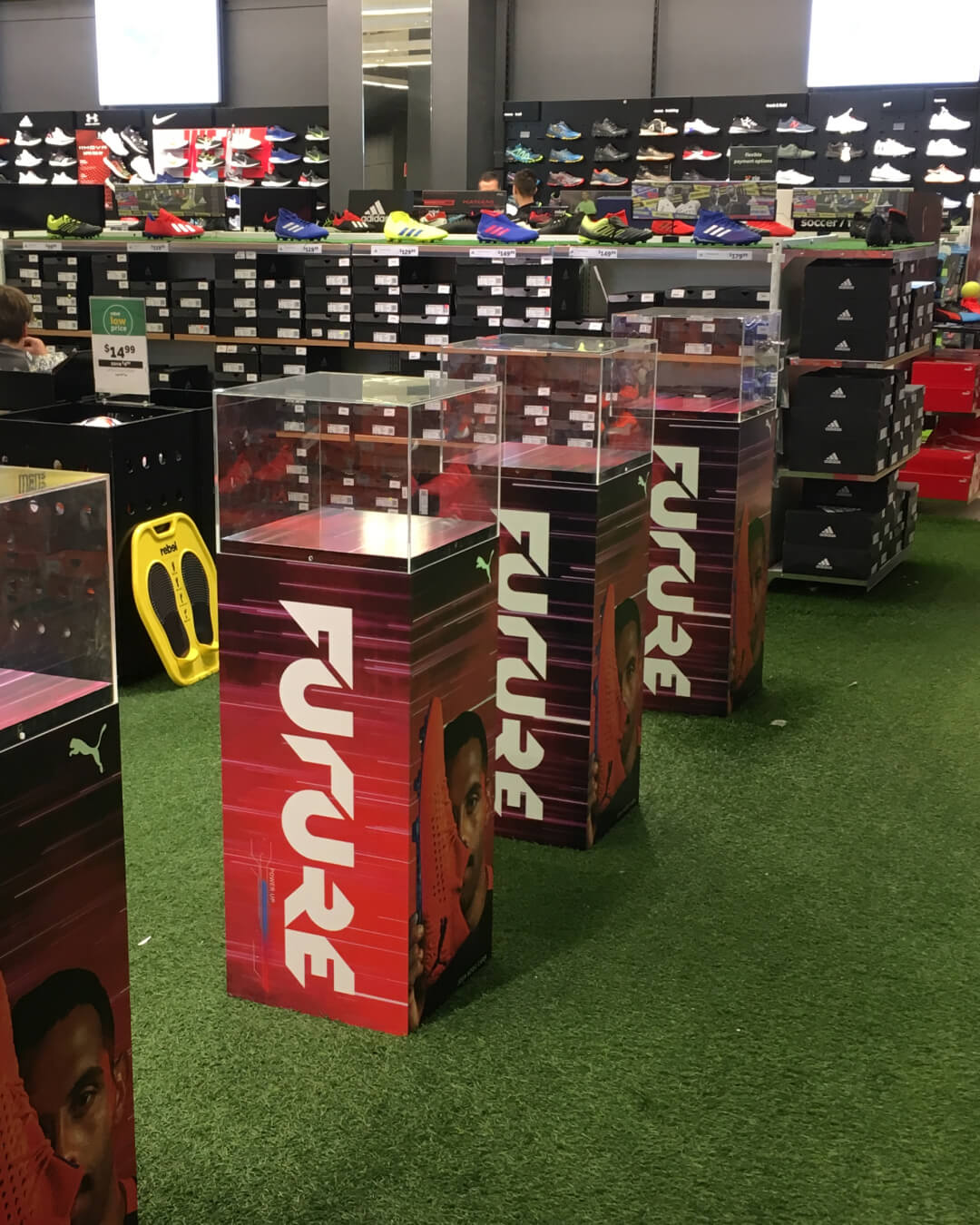 Custom display priduction and graphic for retail space