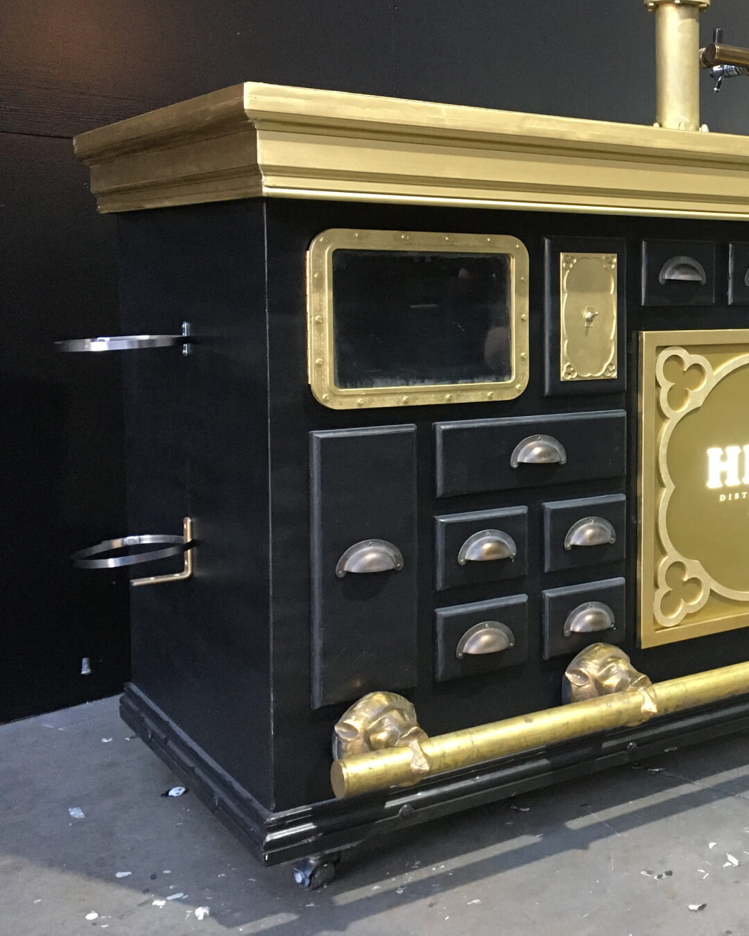 Custom prop for Hendrick's Gin