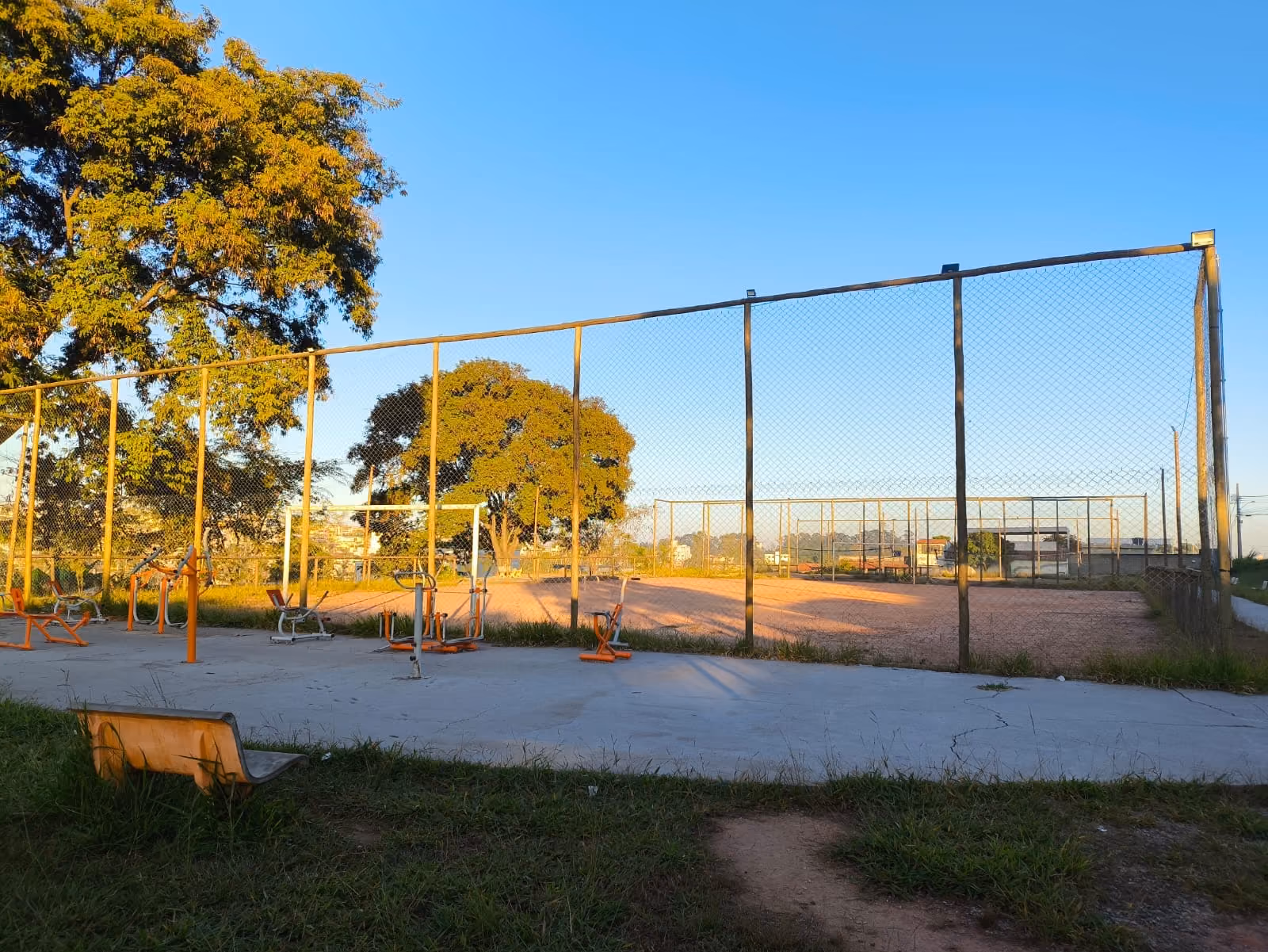 Quadra esportiva do bairro Mangabeiras construída com apoio da Mais Madeiras