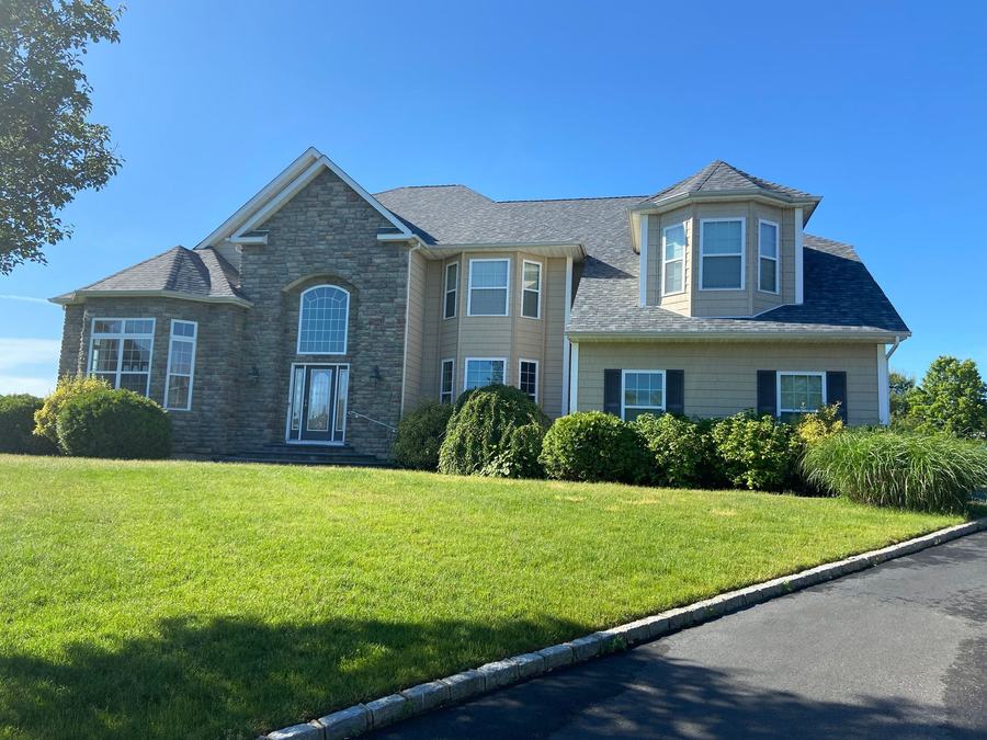 Asphalt shingle roof installed by Smart Choice Contracting