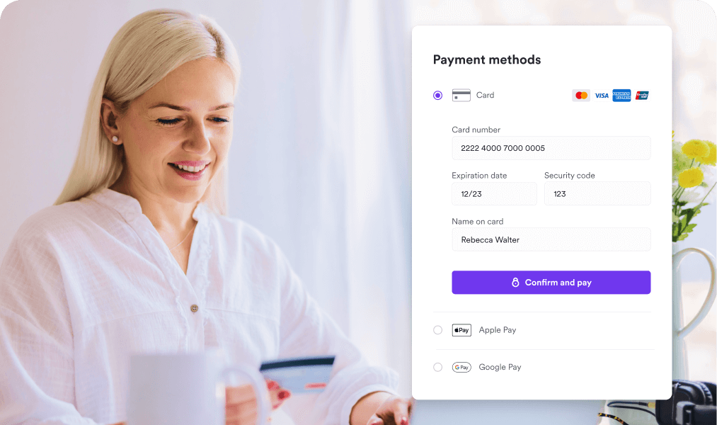 Woman paying online beside a payment methods form offering card, Apple Pay and Google Pay