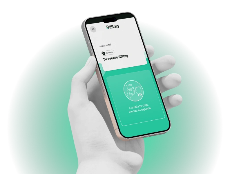 Mano sosteniendo celular con la app Billtag abierta en pantalla de inicio