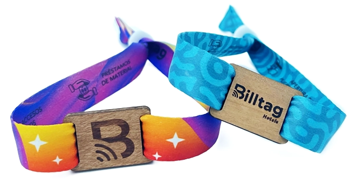 Brazaletes de tela RFID Billtag con broche de madera en morado y azul