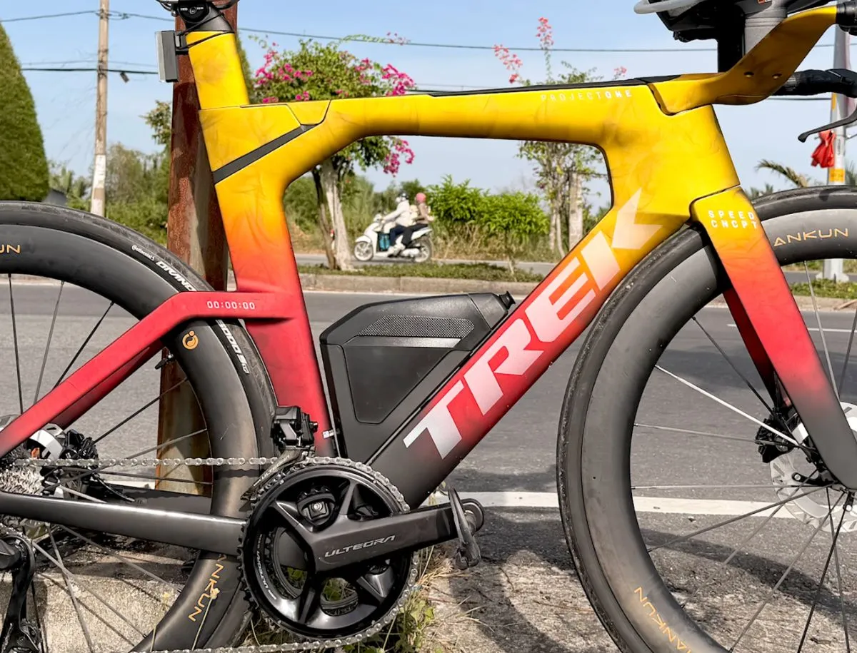 Trek Project One Smoke Campfire custom paint scheme on Speed Concept SL7 frame, close-up of gradient fade finish