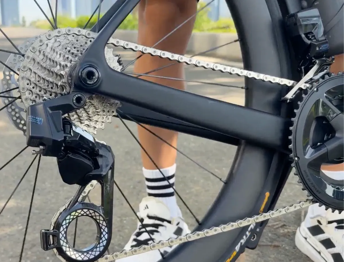 Wheeltop EDS TX electronic rear derailleur and wide-range cassette on the Seraph TT-X71
