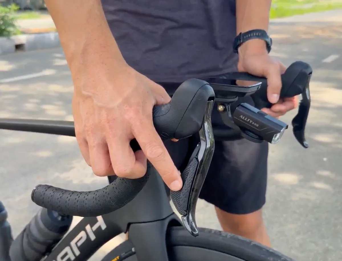 Hands on the Wheeltop EDS TX electronic shifter hoods on the Seraph TT-X71, with a front light mounted below