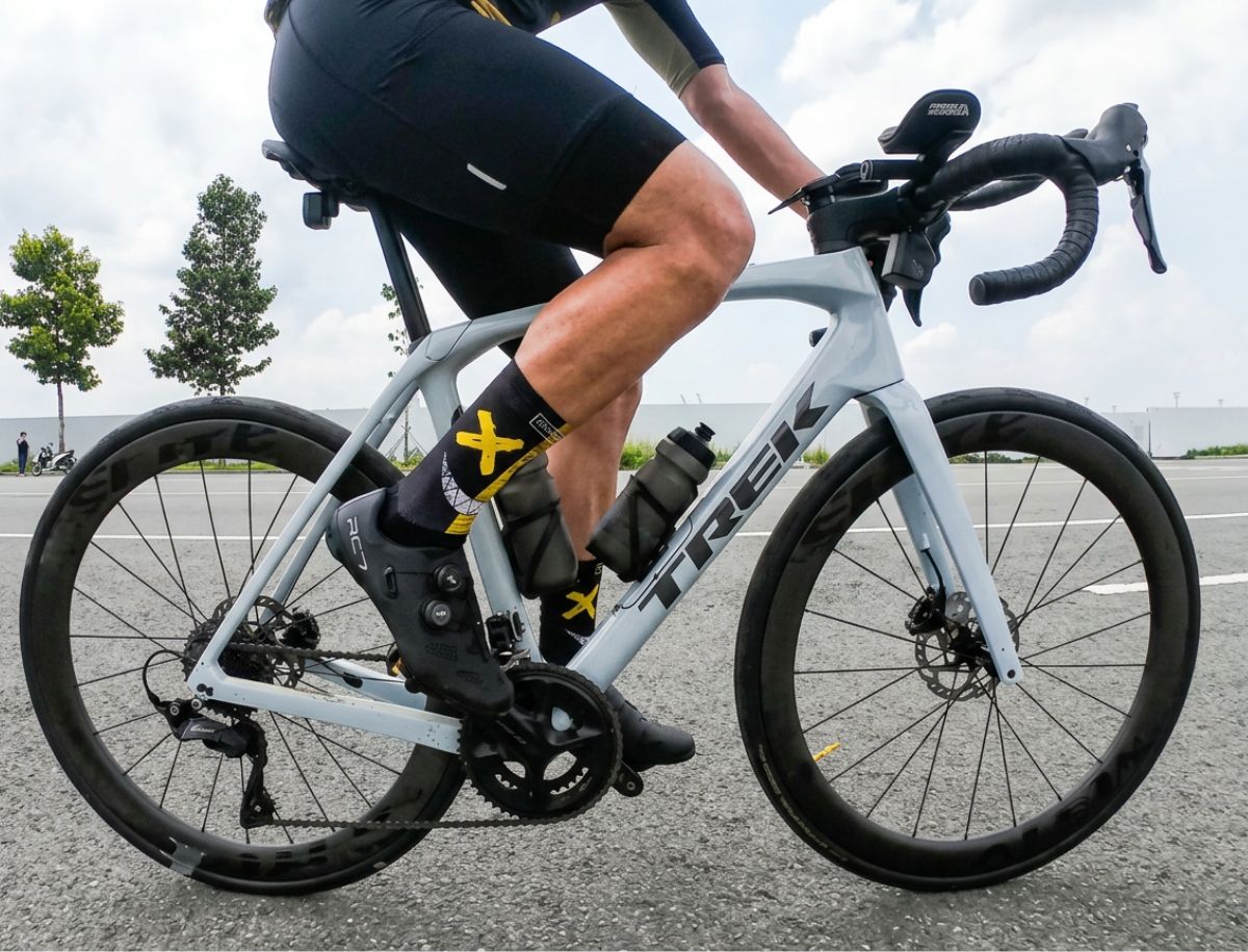 Elitewheels ENT 3.0 carbon wheels being tested on the road