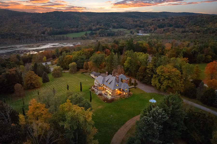 Winthrop Estate outdoor gathering space