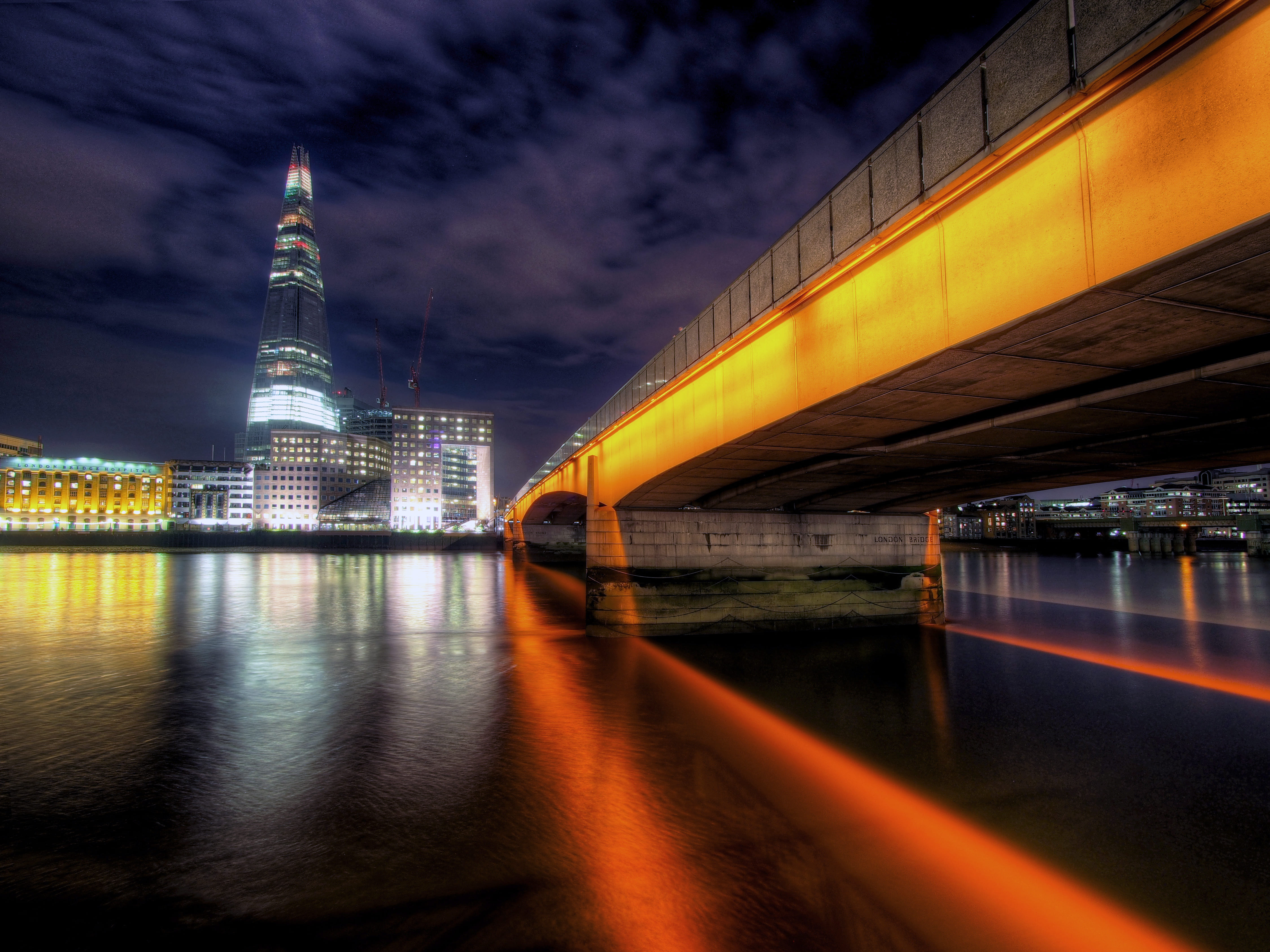 Night view of Westminster Bridge and the River Thames in London.
