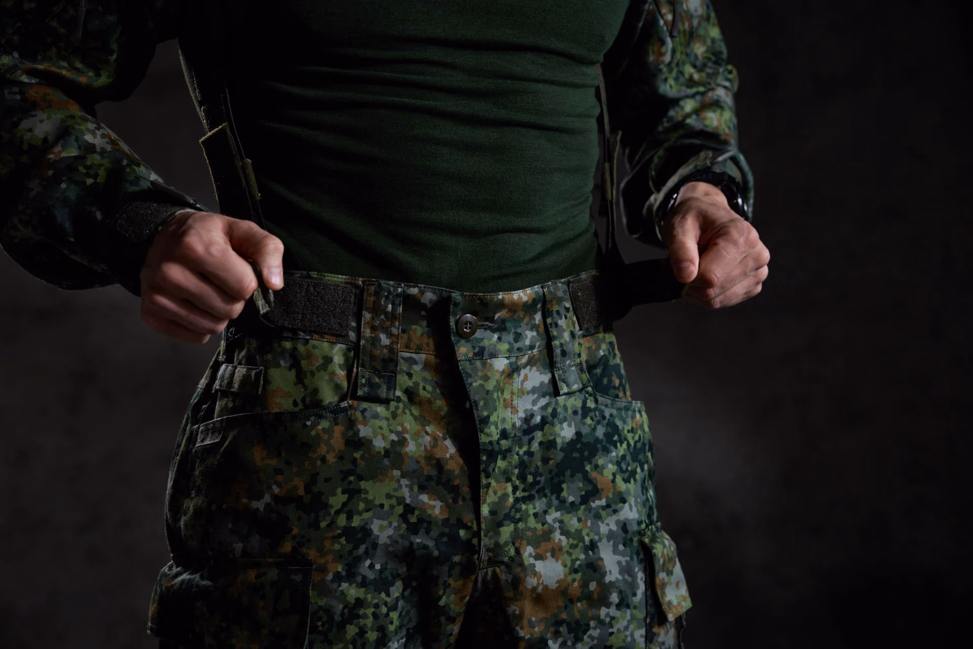 Detailansicht einer GARM™ Kampfhose mit geöffnetem Bund.