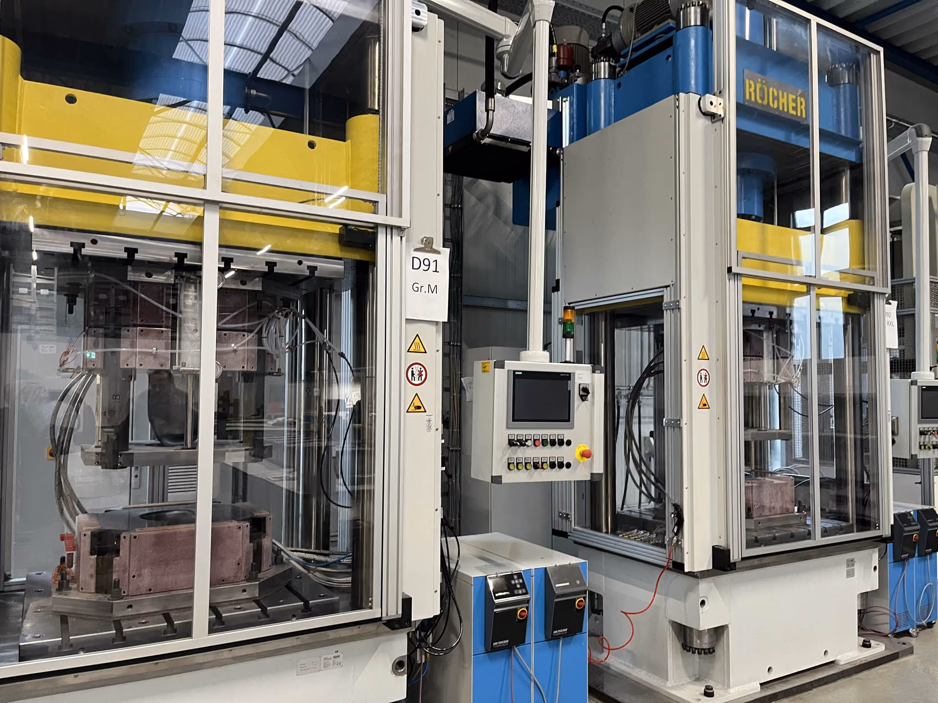 Industrielle Presse in der Hexonia-Produktion.