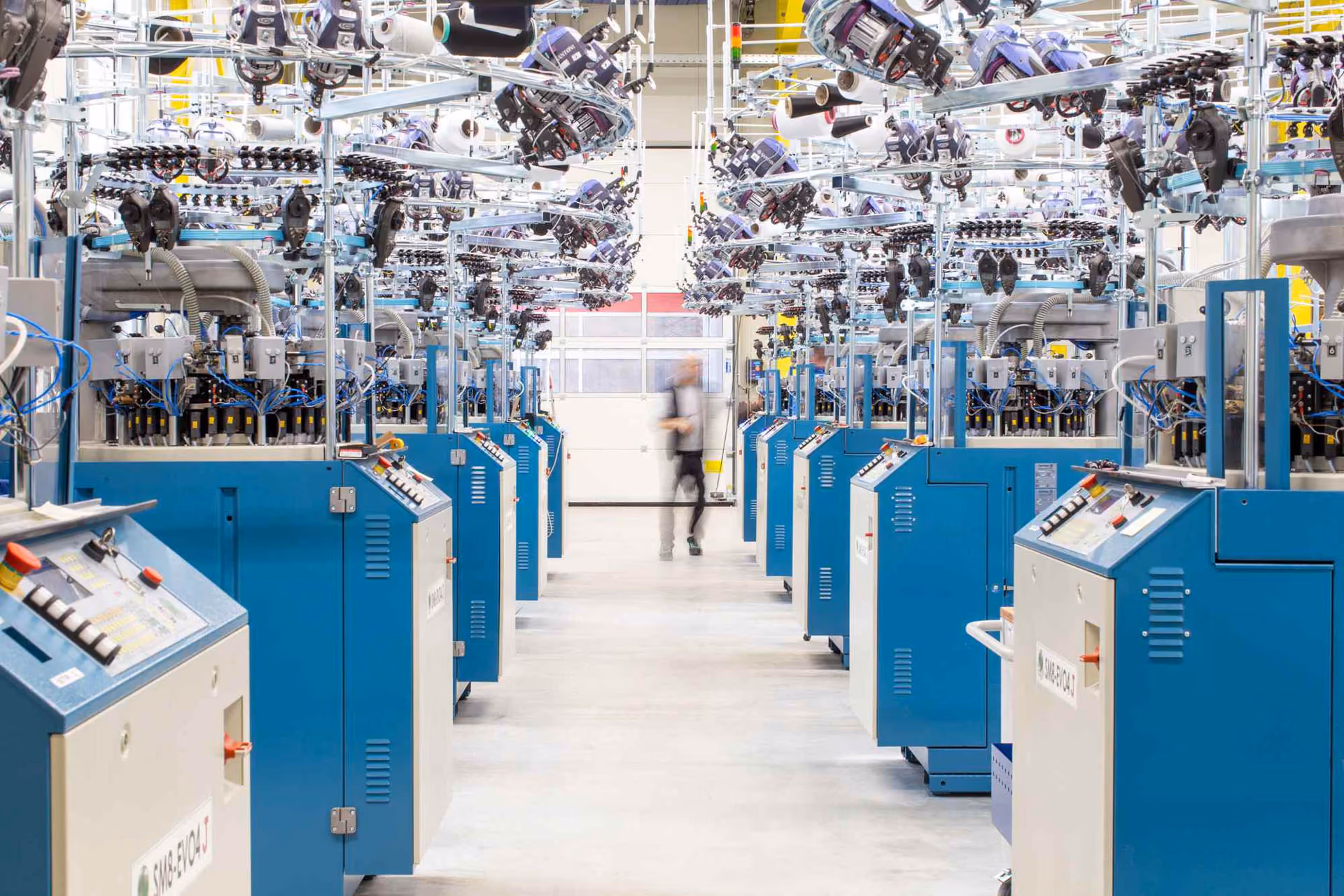 Industrielle Stricktechnologie in der Hexonia-Produktion.
