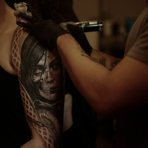 Raza tattooing a cover up project in black and grey realism in Aarhus 
