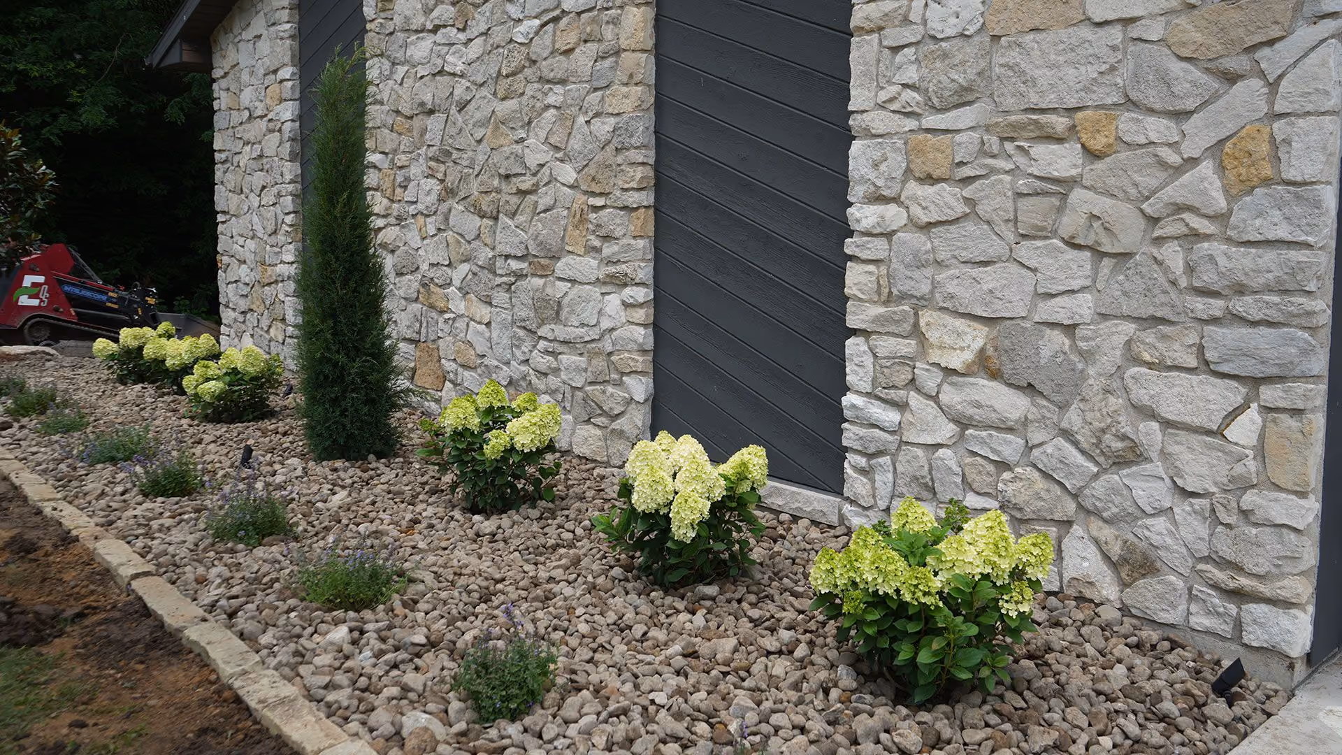 Custom planting beds and landscape enhancements | Elite Outdoor | Quincy, Illinois