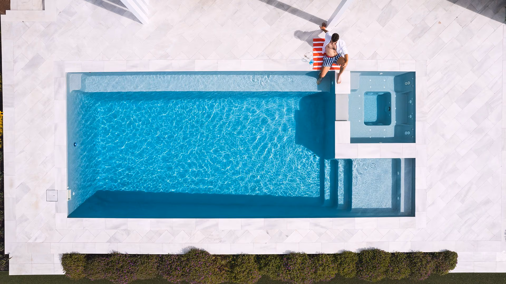 Custom Aqua Technics fiberglass pool | Elite Outdoor | Quincy, Illinois
