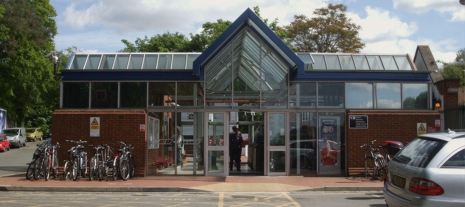 Weybridge train station