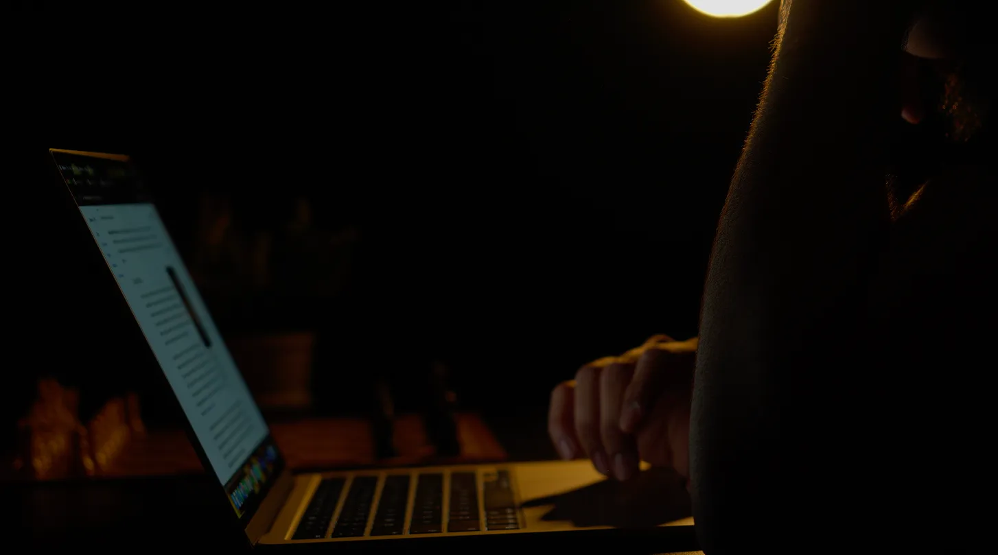 Man reading an online article on his laptop.