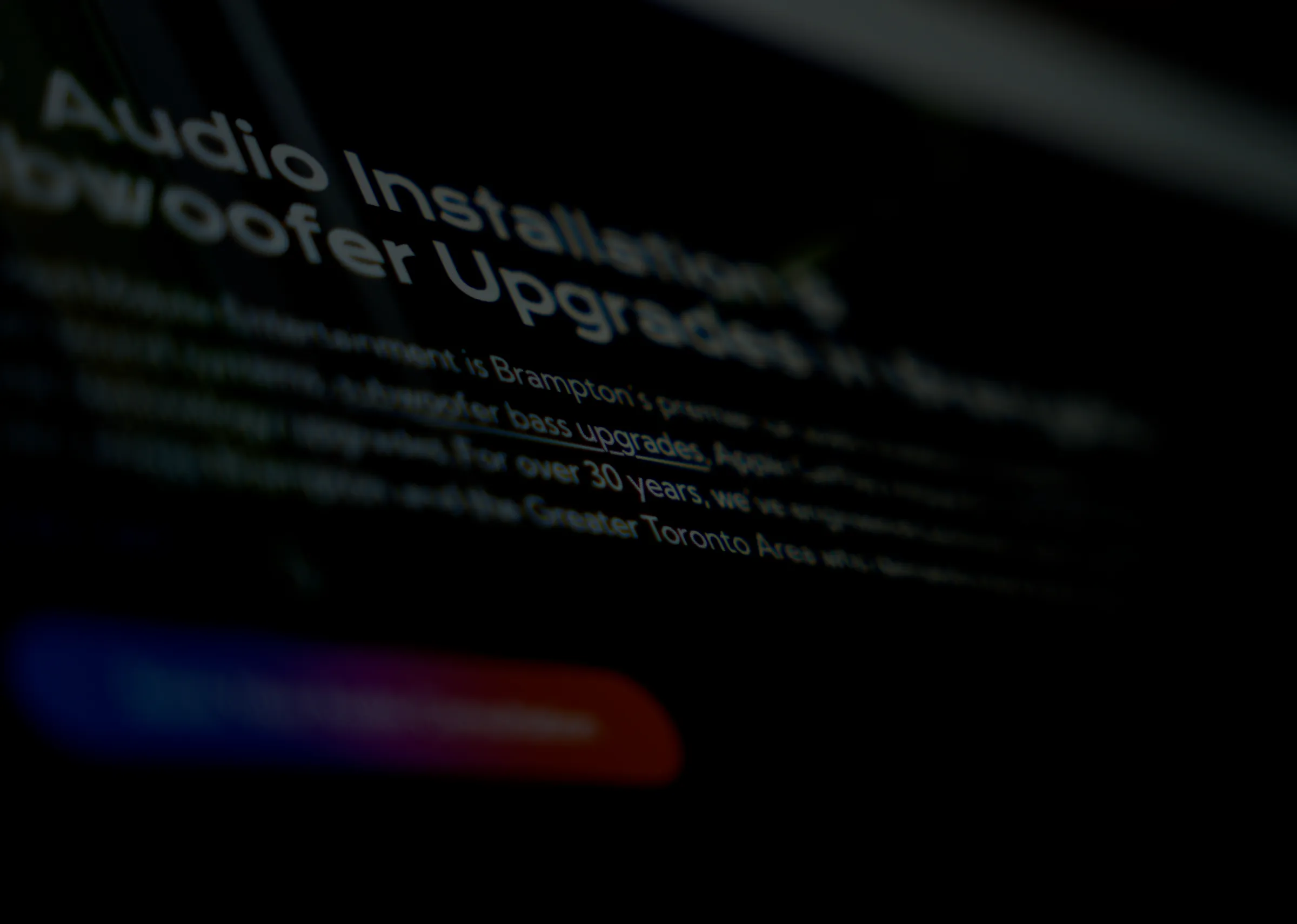 Website open on a laptop highlighting "30 years of experience".