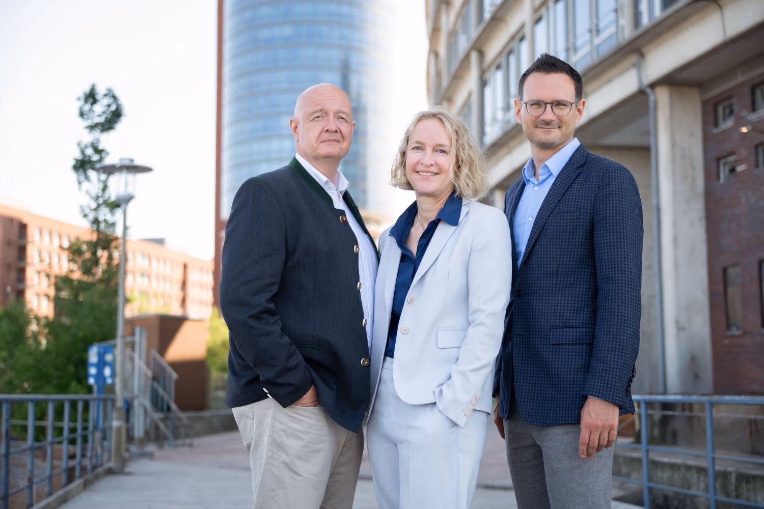 Gruppenbild von Anja Knoop, Elias Bornemann und Dr. Florian Asche von Asche Stein Rechtsanwälte in Hamburg, der Exzellenzcluster Non-Profit-Recht