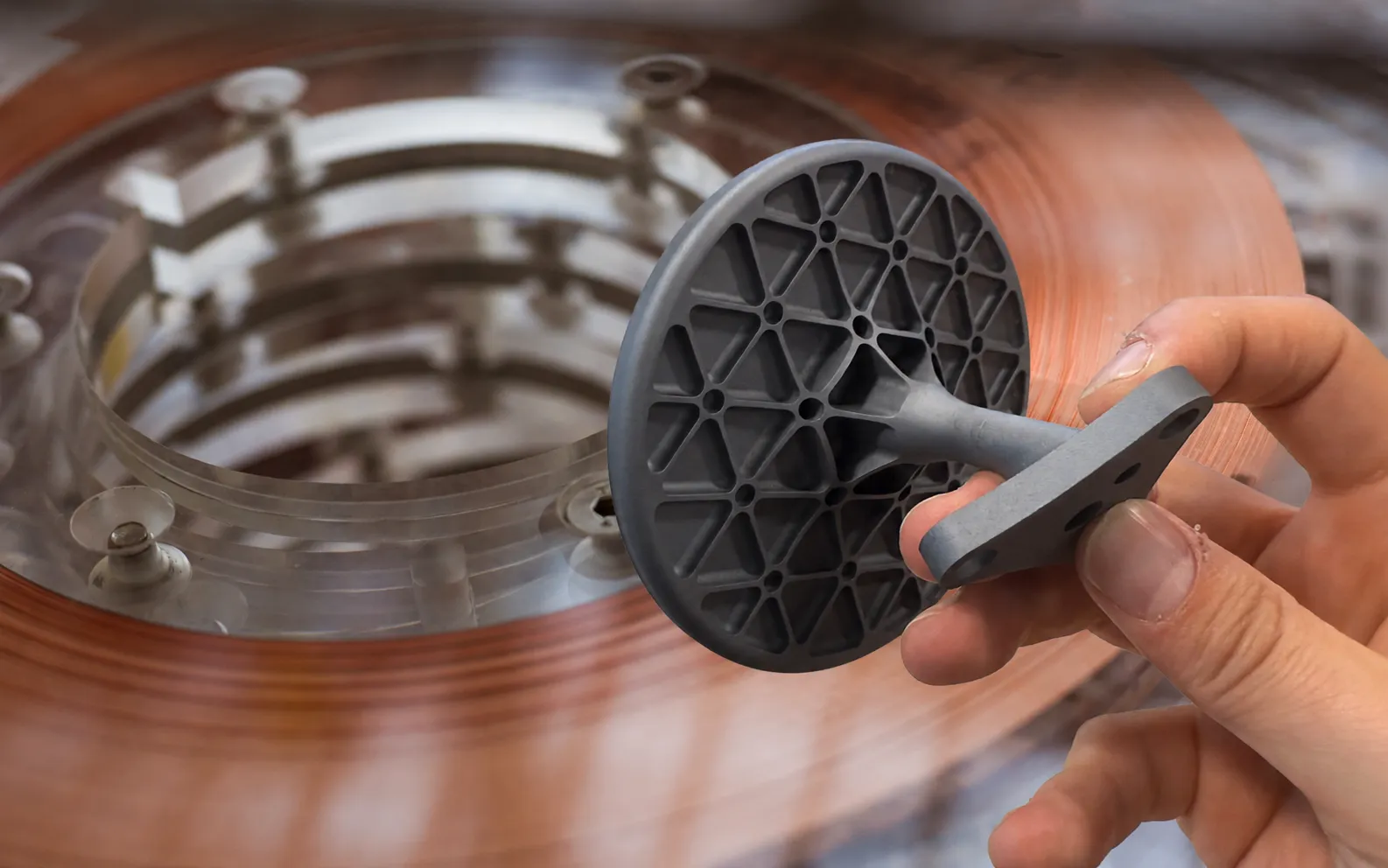 Pure silicon-carbide mirror assembly held in front of the Tokamak vacuum vessel
