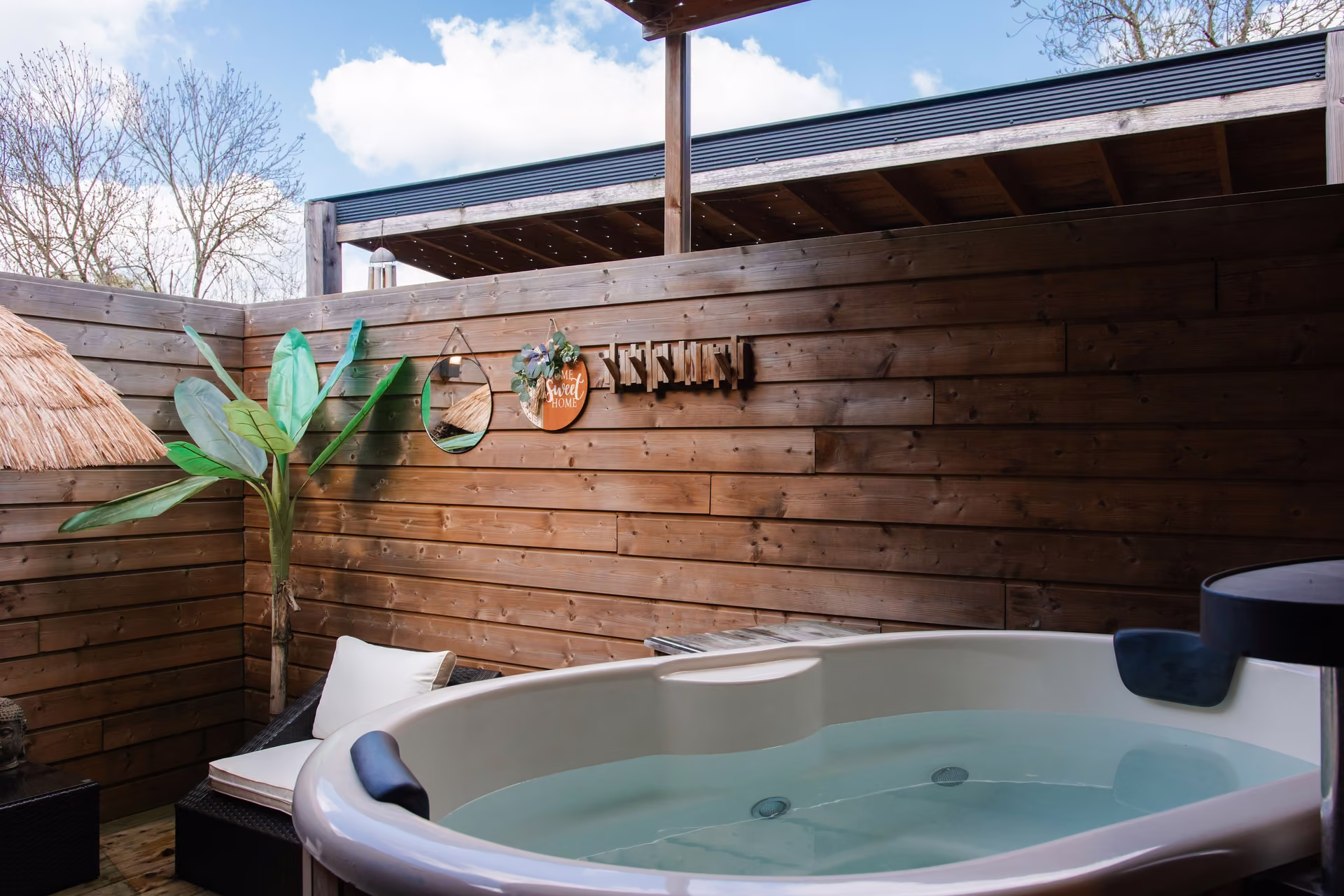 Bain japonais extérieur de la Suite Le Refuge