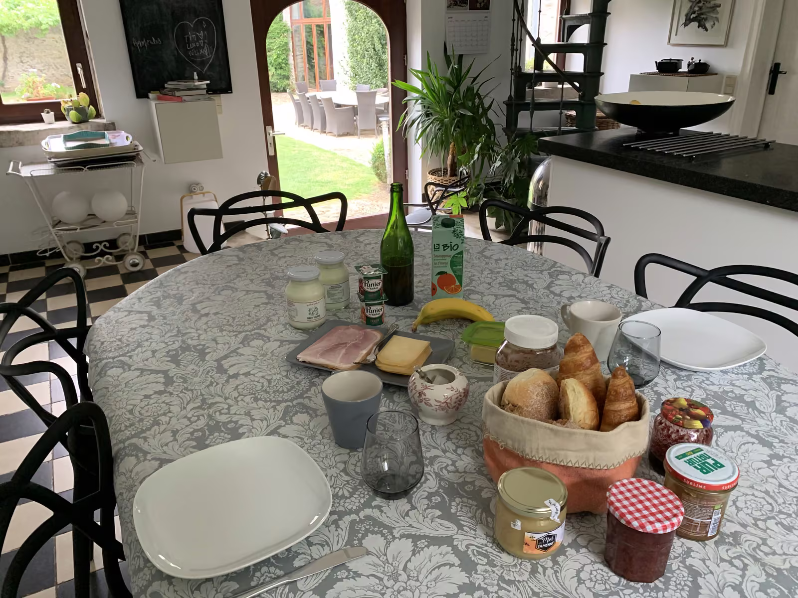 Petit-déjeuner servi à La Cense-Mélin
