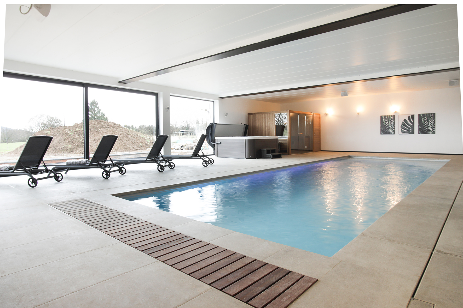 Piscine intérieure des Chambres du Donat