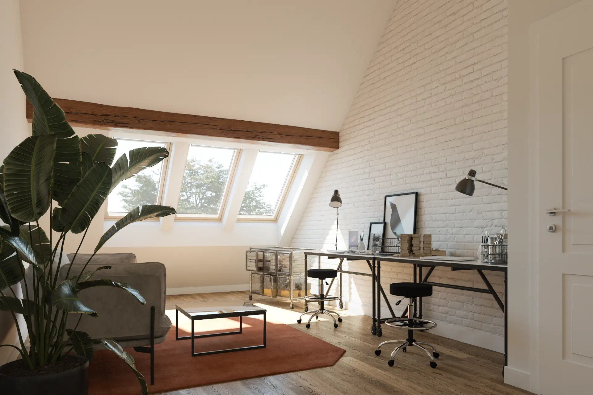 Dachgeschossbüro mit schrägem Oberlicht, weißer Backsteinwand, Pflanzen, Schreibtischen und Stühlen auf Holzboden.