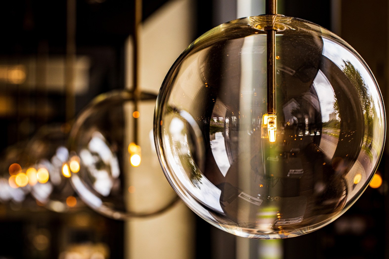 Vintage Edison bulb pendant light fixtures — specialty interior lighting service for Chicago restaurants and offices