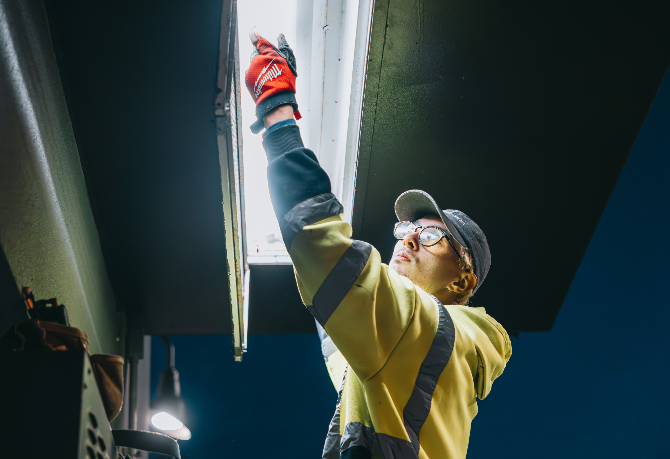 Rick Signs exterior commercial lighting and parking lot fixture repair Chicago