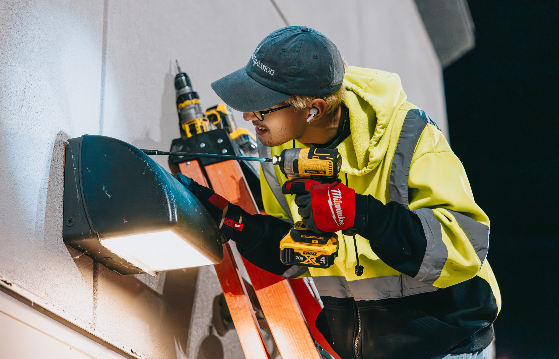 Rick Signs emergency sign repair service in Chicago — bucket truck response