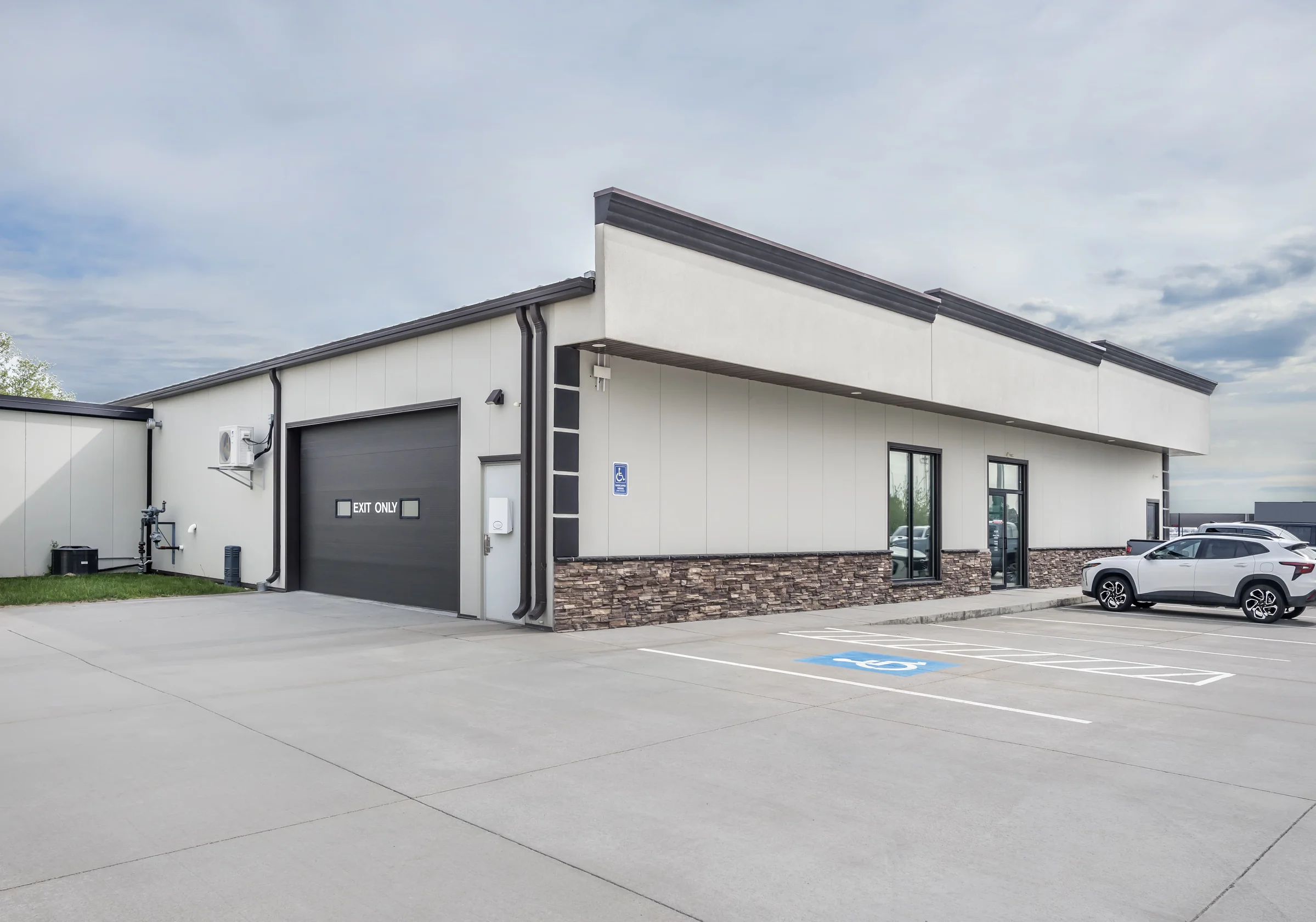 Entrance exterior of the Crash Champions collision repair facility