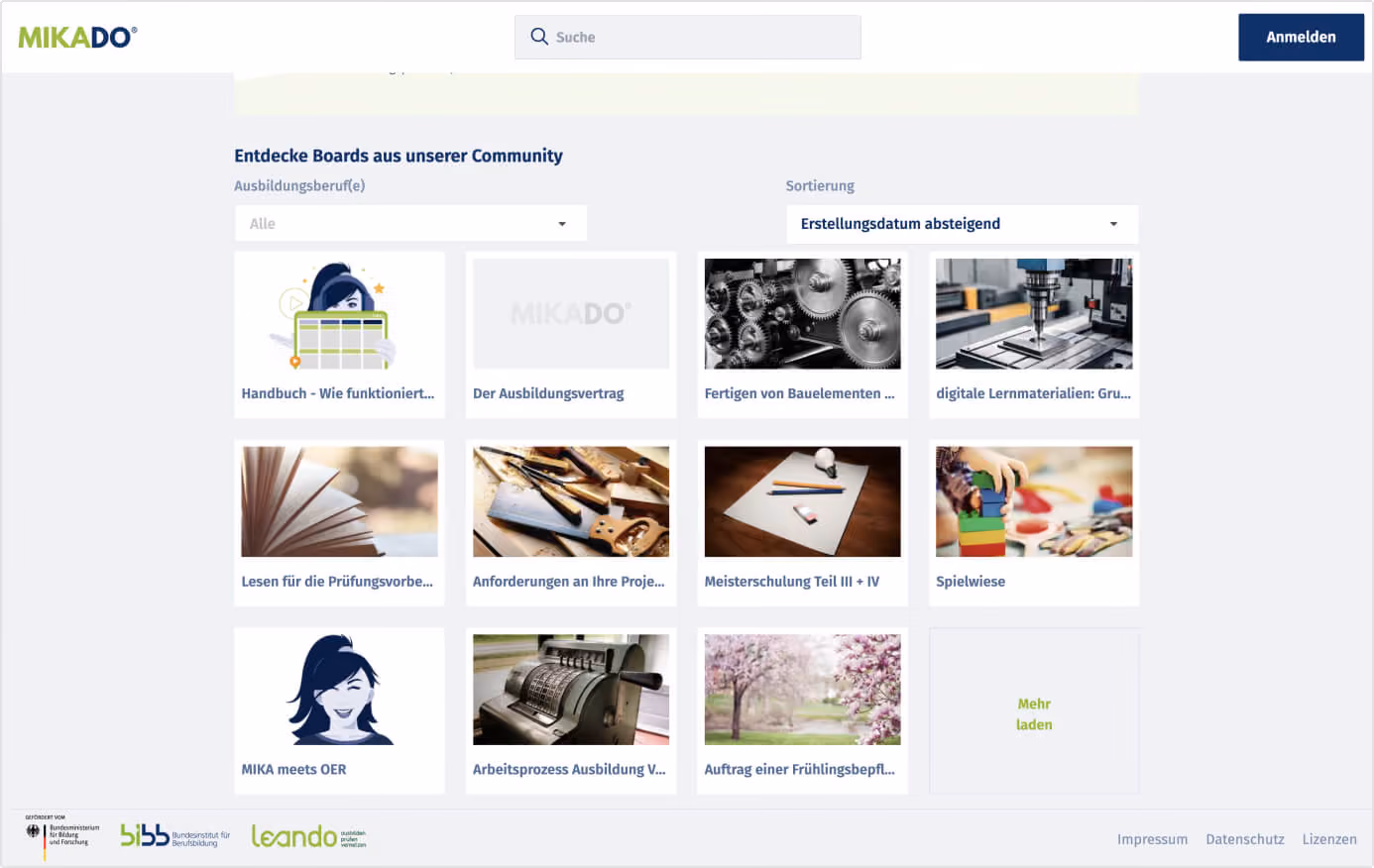 Website zeigt Community-Boards mit Themen zur Ausbildung und digitalem Lernen, darunter Handbuch, Verträge, Projekte.