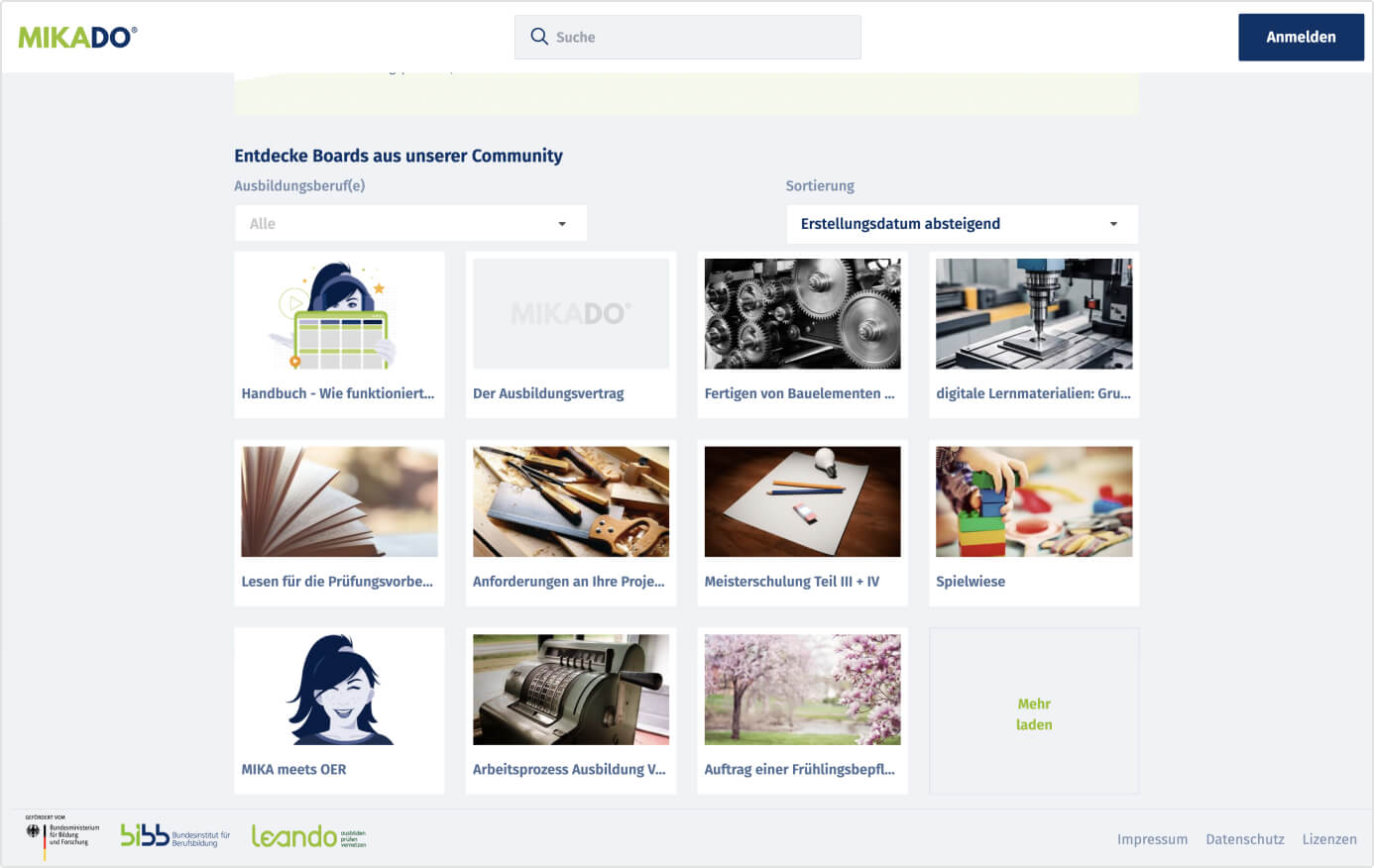Website zeigt Community-Boards mit Themen zur Ausbildung und digitalem Lernen, darunter Handbuch, Verträge, Projekte.