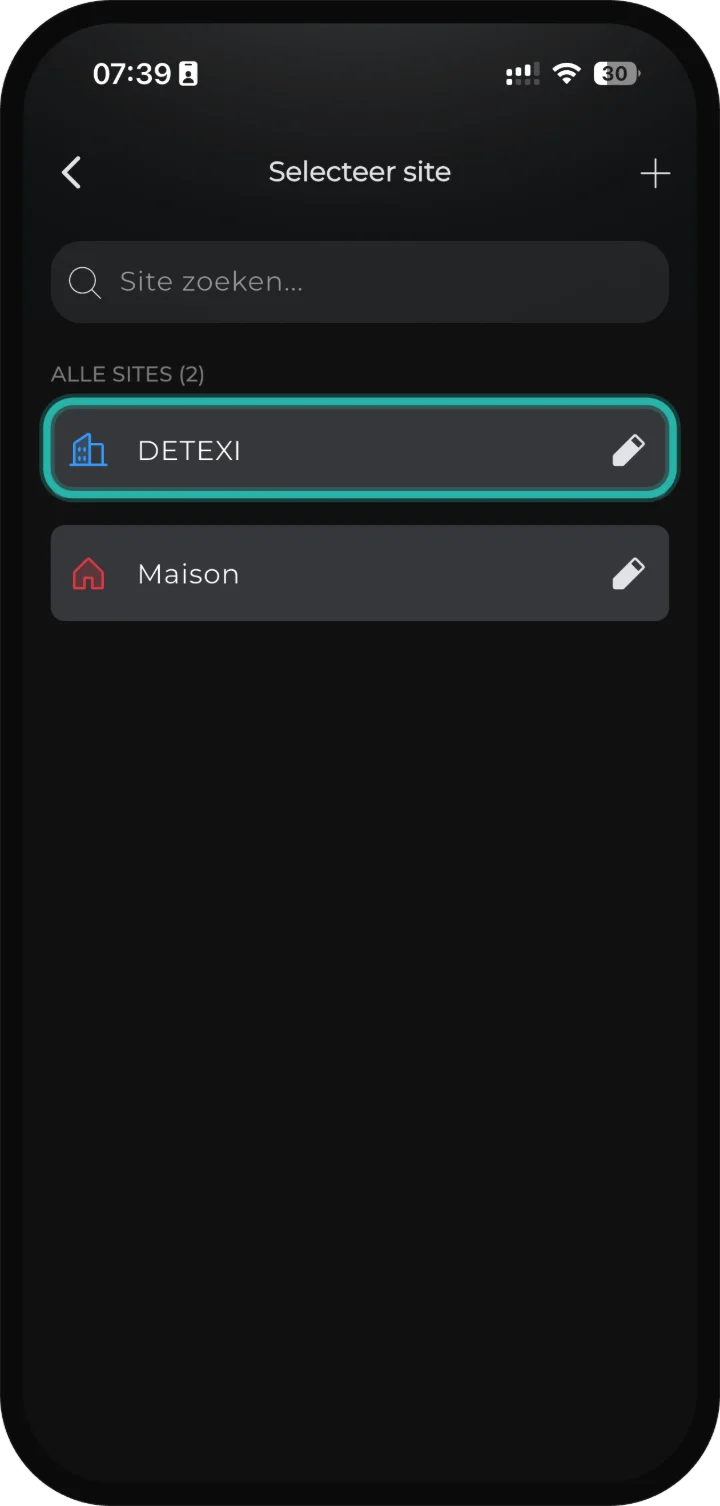 iRISCO-app met het scherm 'Selecteer site' en de lijst van locaties