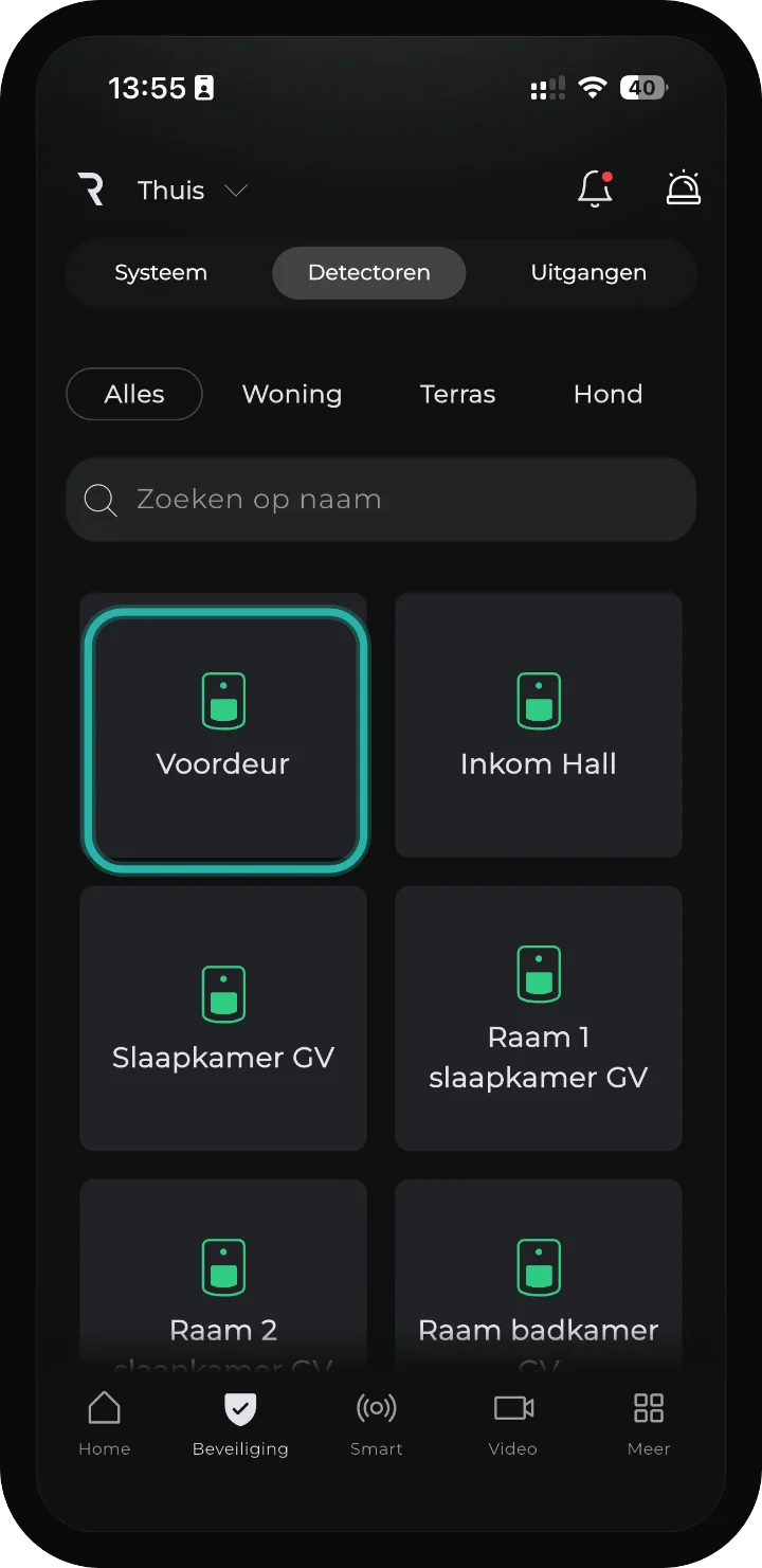iRISCO-app — tabblad Detectoren met de status van elke detector; een detector is gemarkeerd om te overbruggen