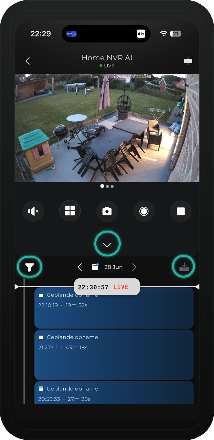 iRISCO-app — NVR-weergave met het logboek, de filterknop en de downloadknop gemarkeerd