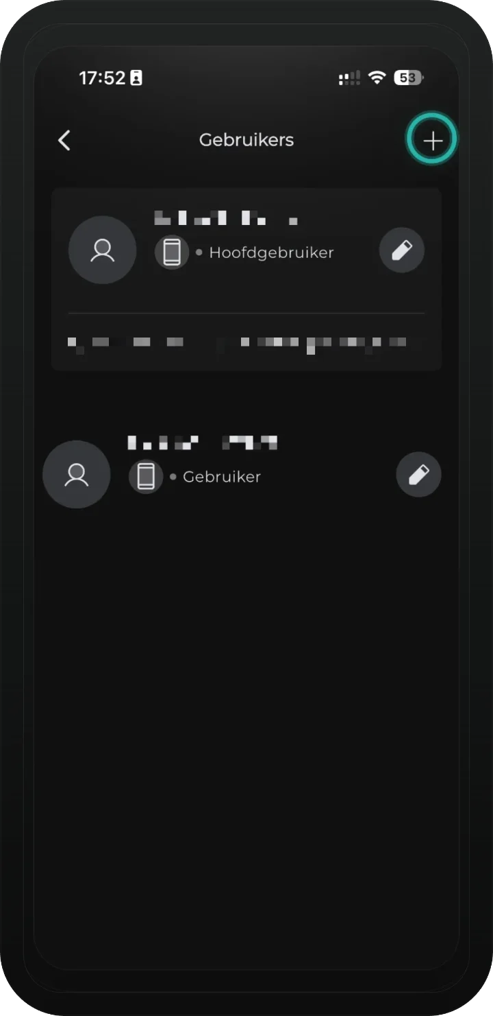 iRISCO-app — lijst met gebruikers en de plusknop gemarkeerd