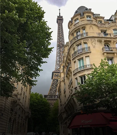 photo des rues de paris avec la tour eiffel en fond