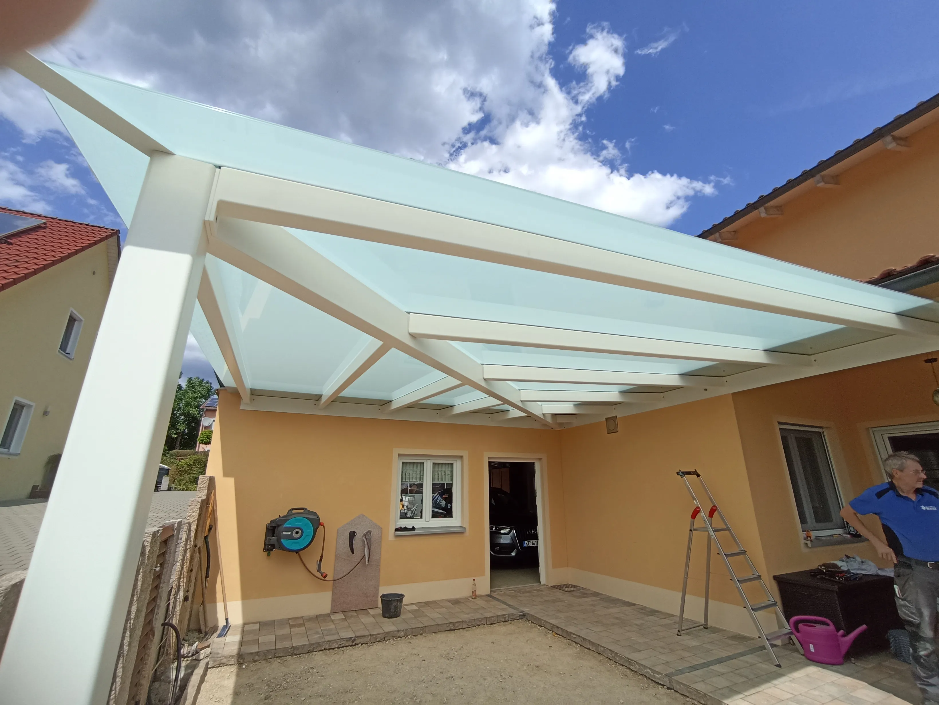 Überdachung aus Metall von Metallbau Meier