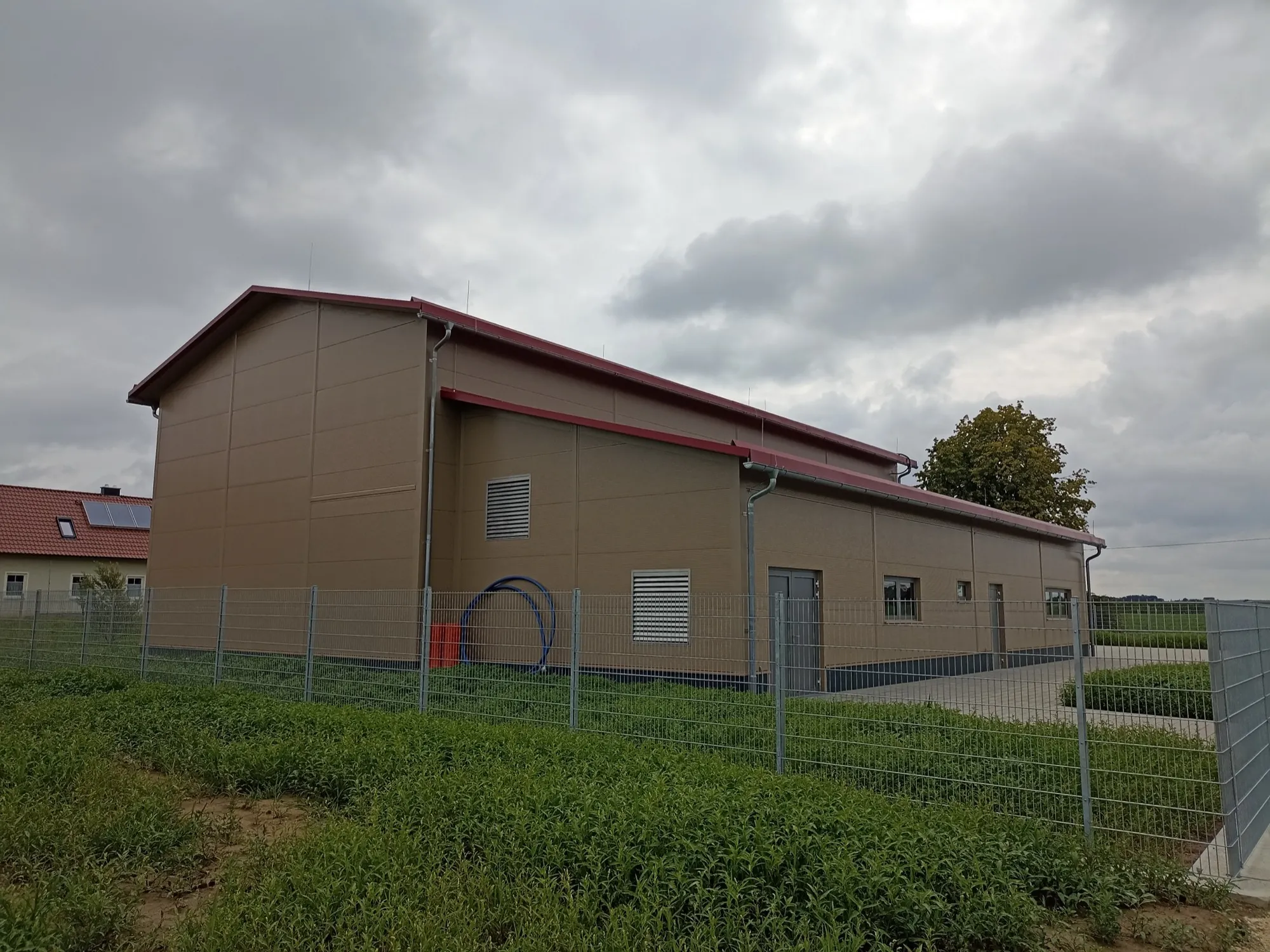 Hallenbau von Metallbau Meier – Halle mit Metallfassade