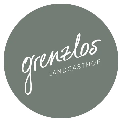 Logo mit dem Schriftzug grenzlos Landgasthof in weiß auf grünem runden Hintergrund