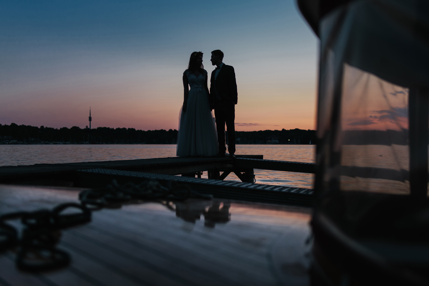 Hochzeitsfotografie Ingolstadt – spontaner Kuss des Brautpaars